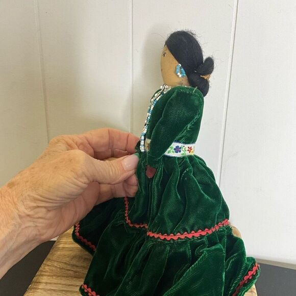 Native American Doll Green Velvet Dress Beaded Handmade 9" Vintage - Picture 7 of 10